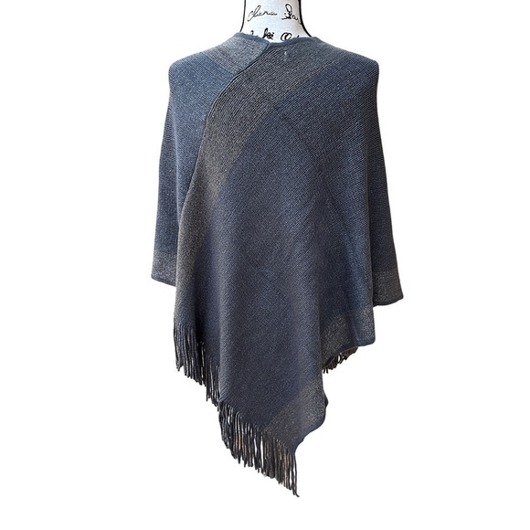 Riah Fashion One Size Two-Tone Poncho with Fringe - Picture 4 of 7